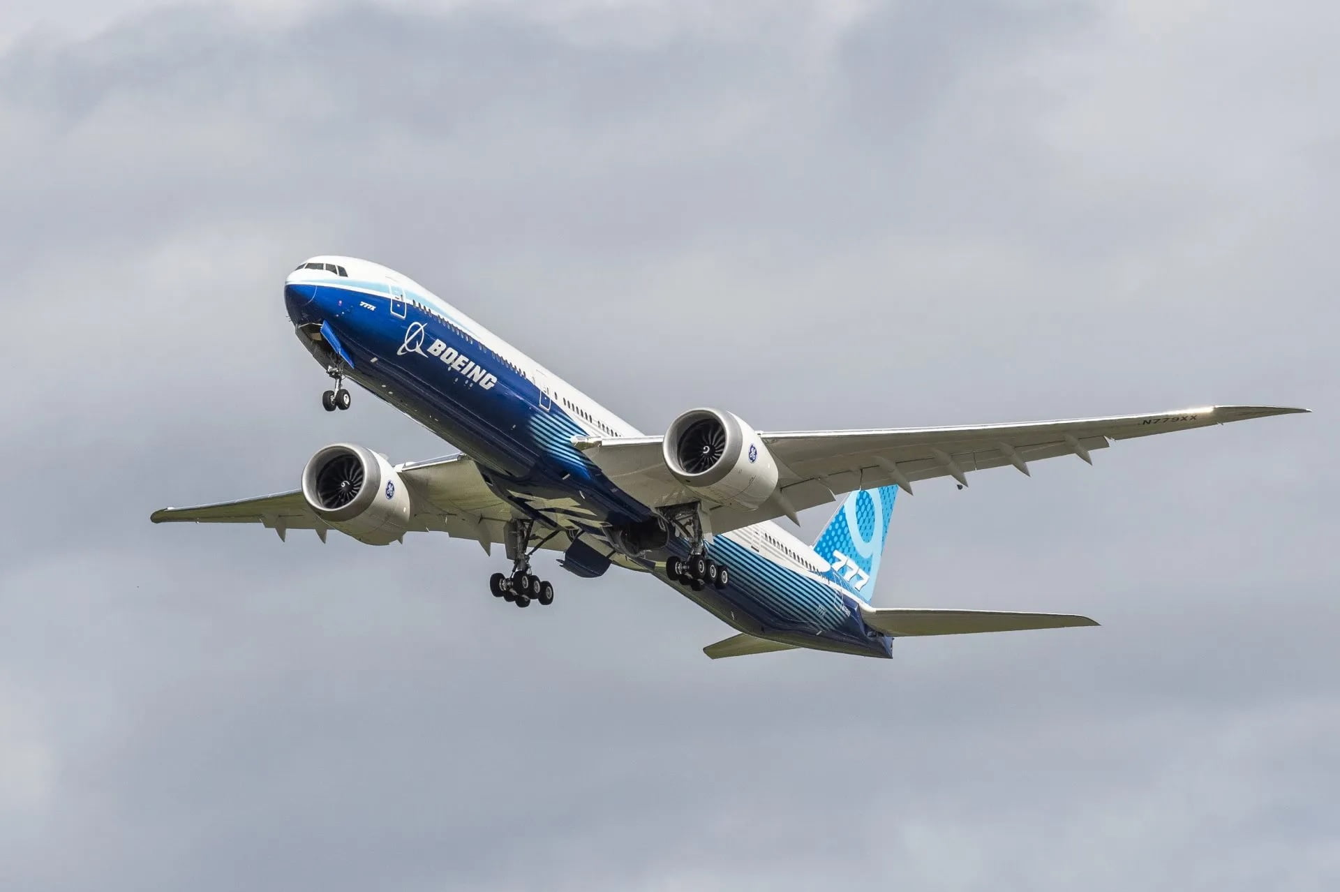 Пассажирский самолет большой вместимости Boeing-777 22